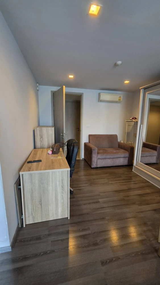 Condo for rent: Sari by Sansiri. Large, comfortable unit with efficient use of space. Fully furnished with appliances. Move in soon!