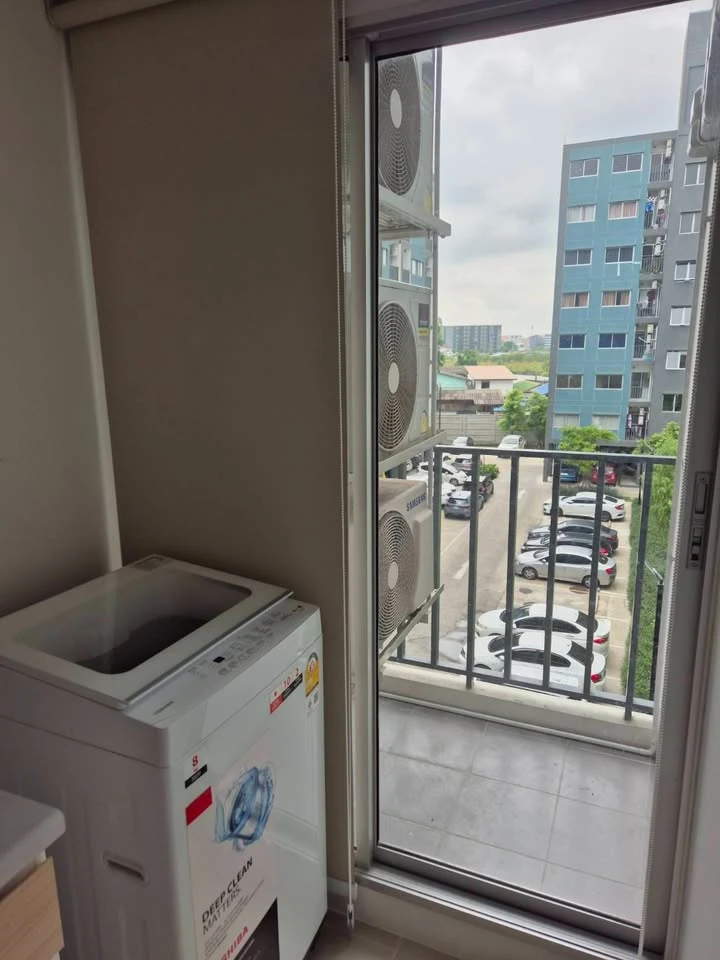 Condo for rent SENA KITH Chalongkrung Latkrabang, room size 38 sq m., beautiful built-in furniture, complete furniture, corner room, move in now.