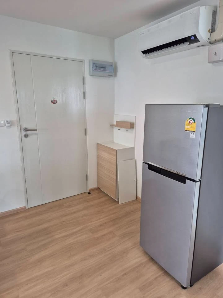 Condo for rent SENA KITH Chalongkrung Latkrabang, room size 38 sq m., beautiful built-in furniture, complete furniture, corner room, move in now.