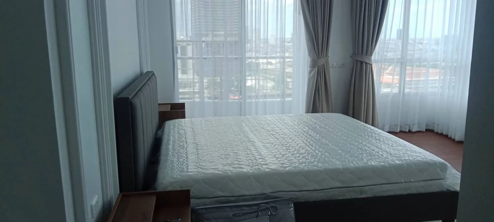 Condo for rent at Supalai River Place, Pomorama view (towards Asiatique). Spacious room, uniquely themed decoration. Move in immediately!