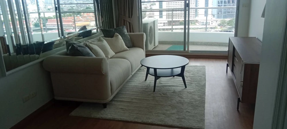 Condo for rent at Supalai River Place, Pomorama view (towards Asiatique). Spacious room, uniquely themed decoration. Move in immediately!