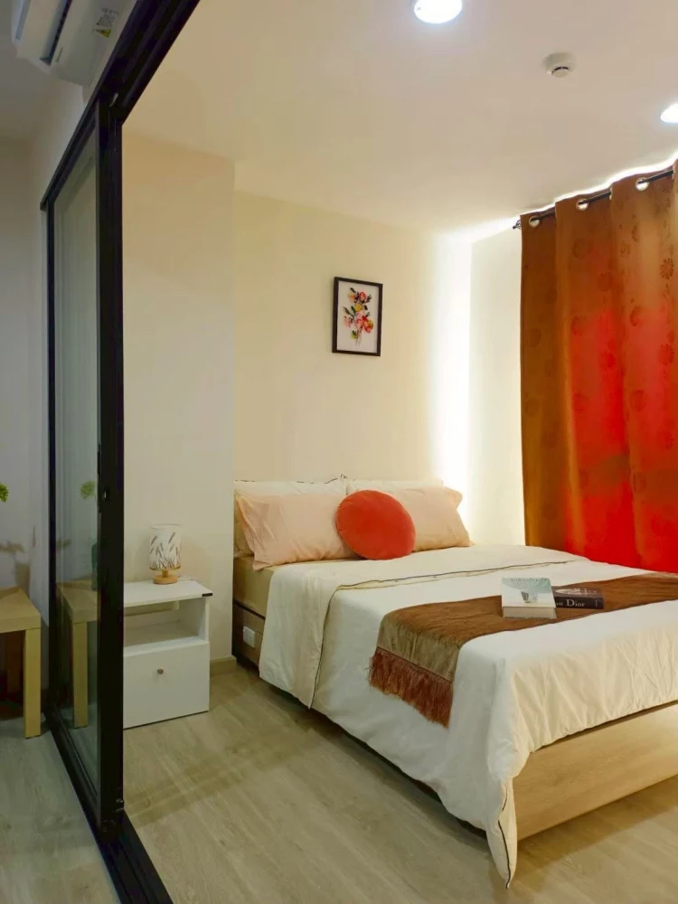 Condo for rent: The Excel Groove Lasalle 52, corner unit in Building A. Quiet, resort-like atmosphere, private, ready to move in.