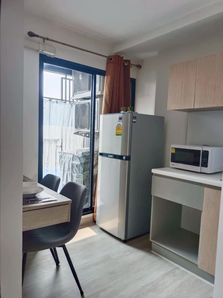 Condo for rent: The Excel Groove Lasalle 52, corner unit in Building A. Quiet, resort-like atmosphere, private, ready to move in.