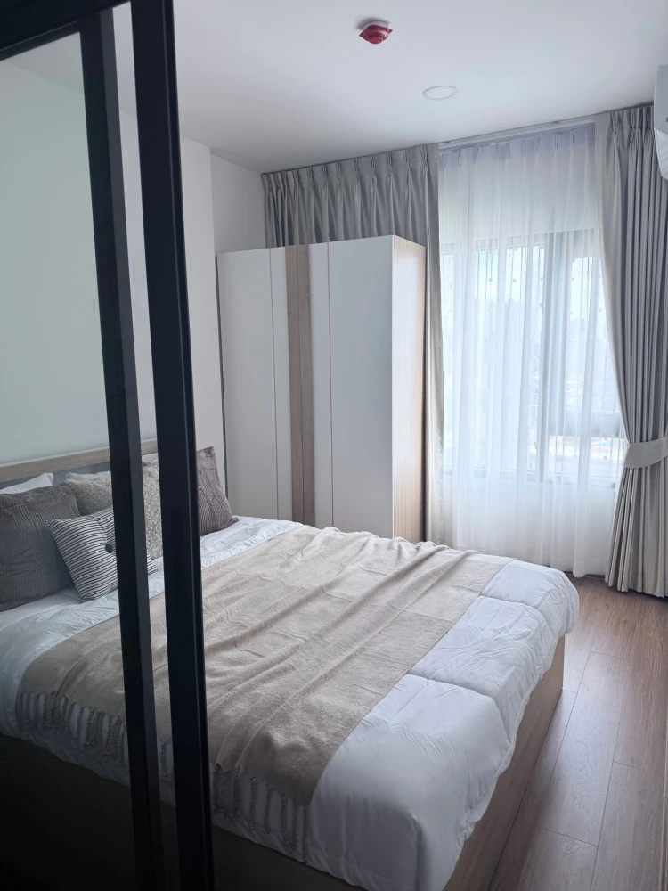 Condo for rent at The Living Ramkhamhaeng. The unit is partitioned into separate, well-defined zones. Great price! Book now!