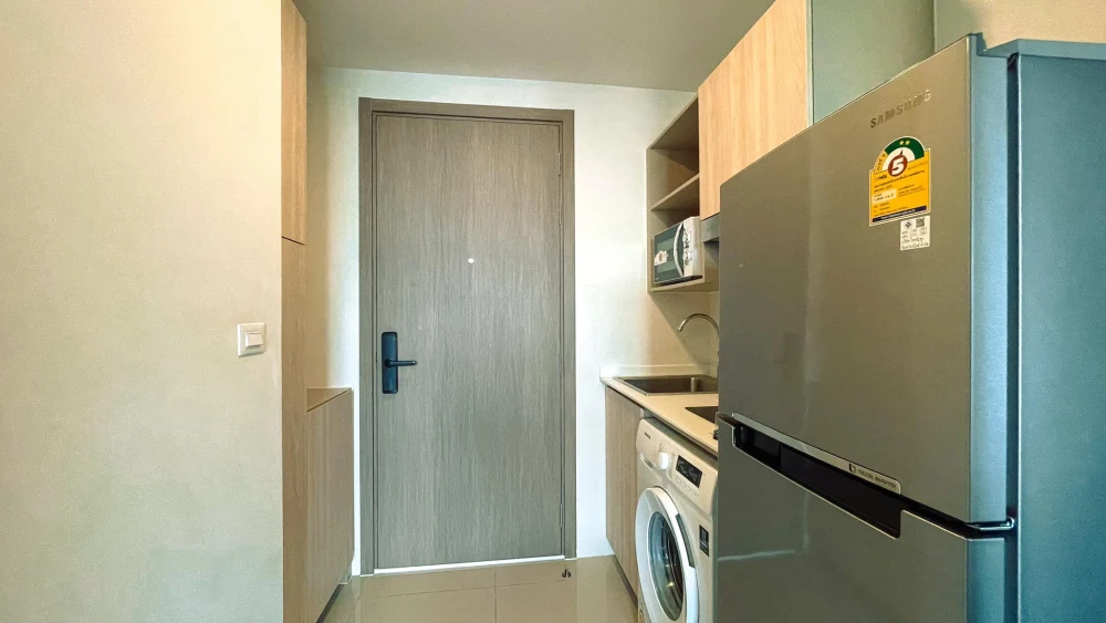 Condo for rent: The Muve Kaset, ready to move in, complete with amenities. You'll regret not booking.