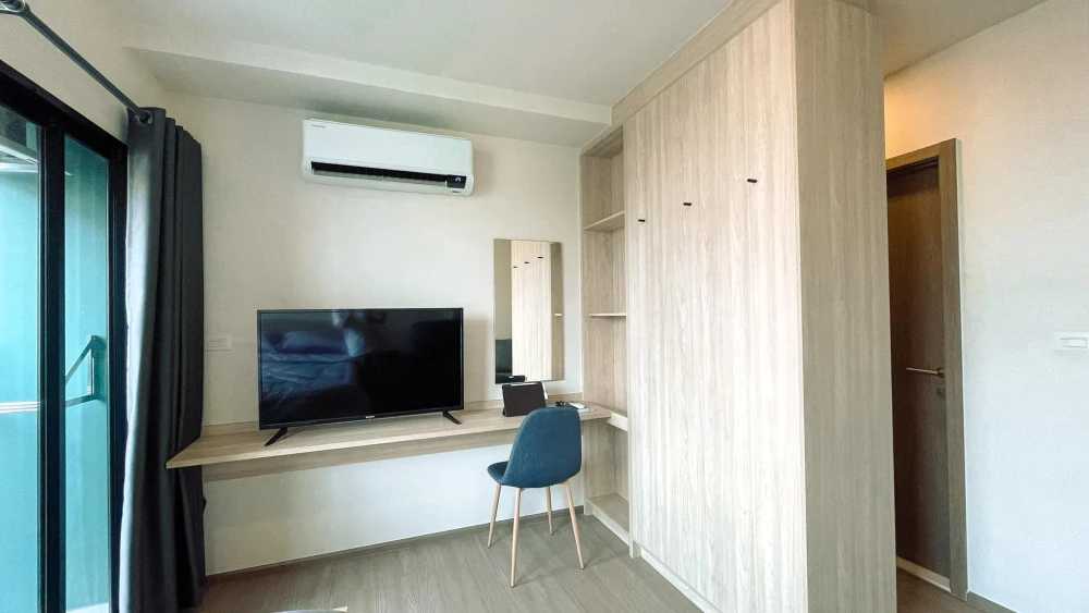 Condo for rent: The Muve Kaset, ready to move in, complete with amenities. You'll regret not booking.