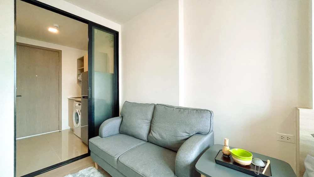 Condo for rent: The Muve Kaset, ready to move in, complete with amenities. You'll regret not booking.