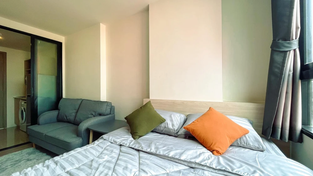 Condo for rent: The Muve Kaset, ready to move in, complete with amenities. You'll regret not booking.