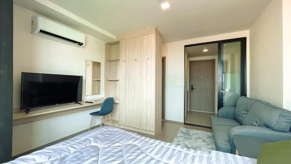Condo for rent: The Muve Kaset, ready to move in, complete with amenities. You'll regret not booking.