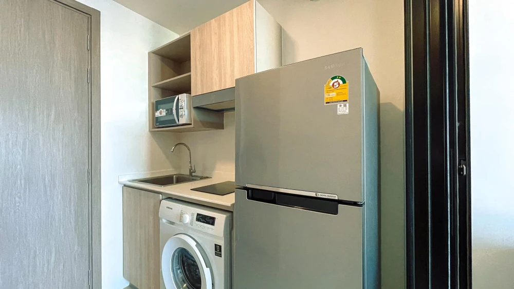 Condo for rent: The Muve Kaset, ready to move in, complete with amenities. You'll regret not booking.