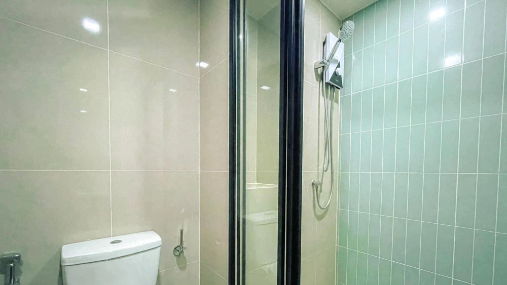 Condo for rent: The Muve Kaset, ready to move in, complete with amenities. You'll regret not booking.