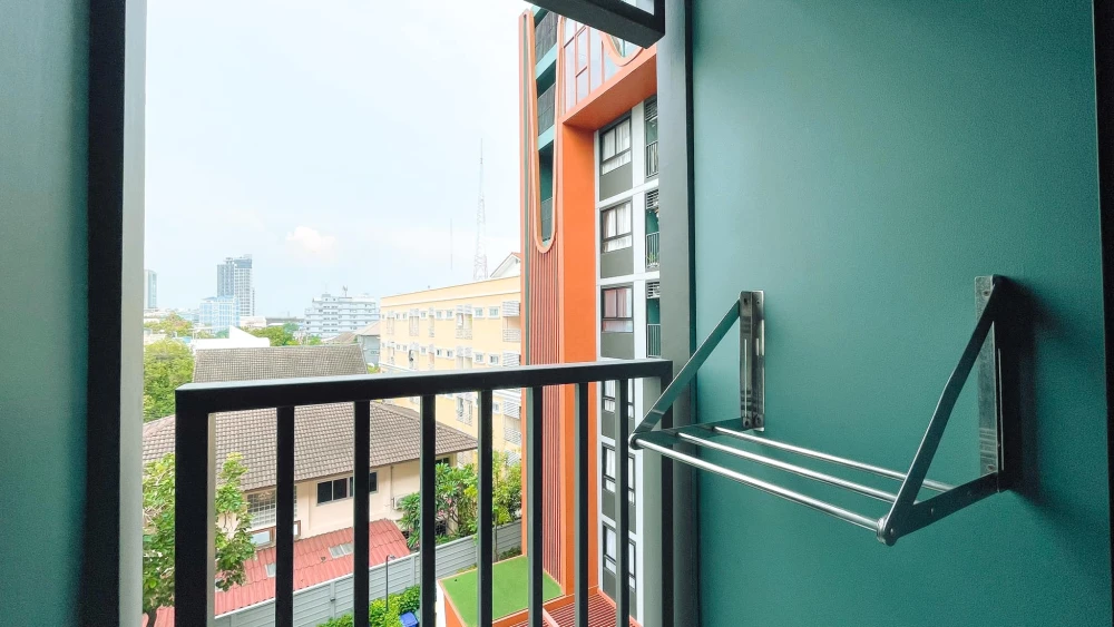Condo for rent: The Muve Kaset, ready to move in, complete with amenities. You'll regret not booking.