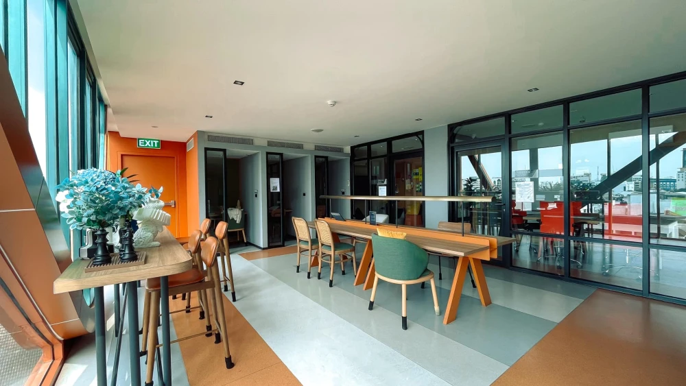 Condo for rent: The Muve Kaset, ready to move in, complete with amenities. You'll regret not booking.