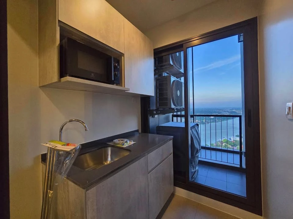 Condo for rent: The Politan Aqua, 45th floor, river view, fully furnished, ready to move in. You'll regret not booking it.