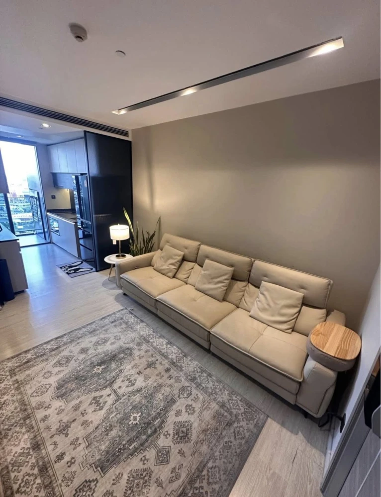 ปล่อยเช่าคอนโด The Room Sukhumvit 38 ห้องพร้อมอยู่ ชั้น 15 ชั้นสวนกลางติดสวน วิวสวนและแม่น้ำเจ้าพระยา เงียบสงบ จองเลย