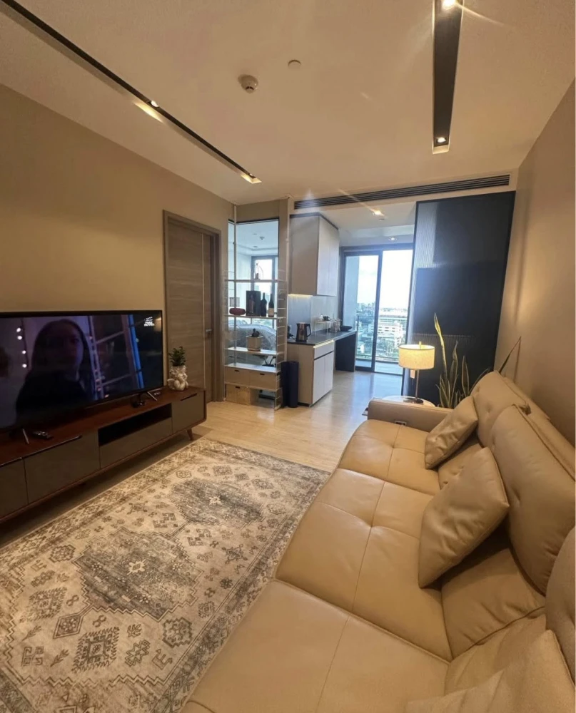 ปล่อยเช่าคอนโด The Room Sukhumvit 38 ห้องพร้อมอยู่ ชั้น 15 ชั้นสวนกลางติดสวน วิวสวนและแม่น้ำเจ้าพระยา เงียบสงบ จองเลย