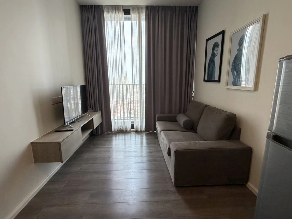Condo for rent, Whizdom Essence, decorated room, ready to move in, 26th floor, high view, convenient, complete here, book now.