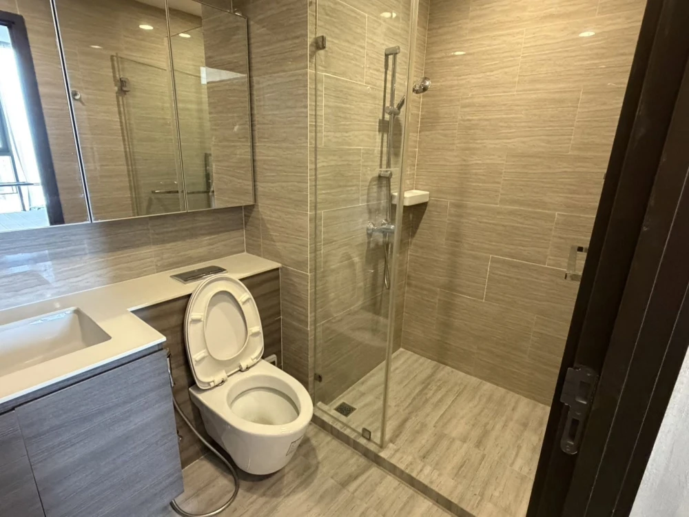 Condo for rent, Whizdom Essence, decorated room, ready to move in, 26th floor, high view, convenient, complete here, book now.