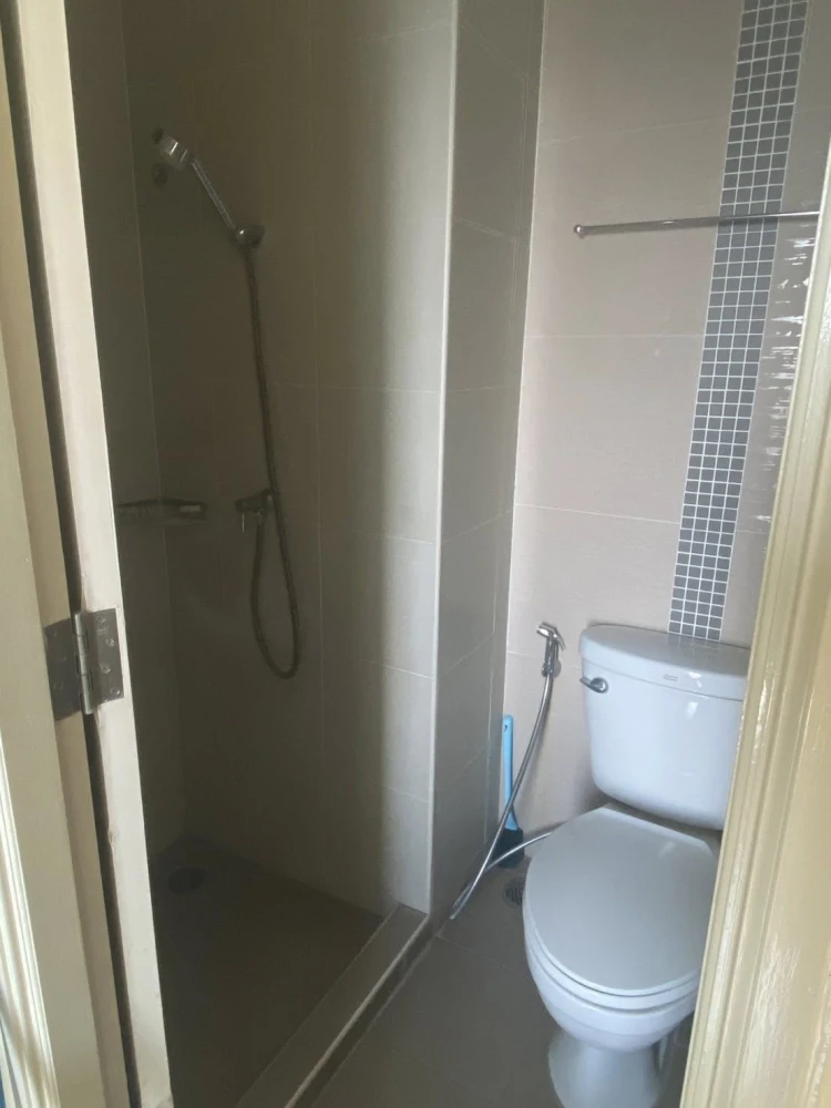Condo for rent at Lumpini Ville Chaengwattana-Pakkret. The unit has separate partitions, creating well-defined zones. Book now, don't miss out!
