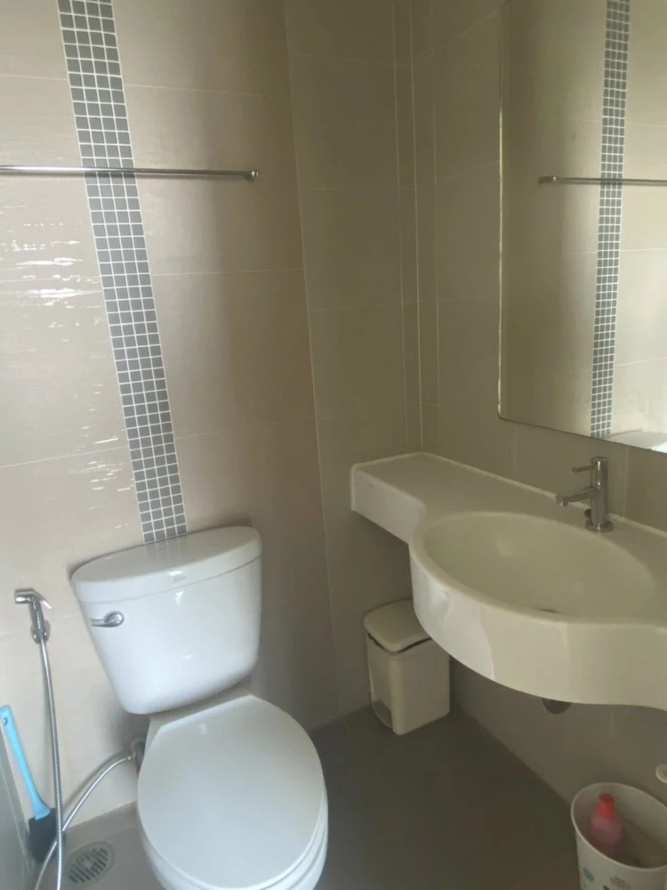Condo for rent at Lumpini Ville Chaengwattana-Pakkret. The unit has separate partitions, creating well-defined zones. Book now, don't miss out!