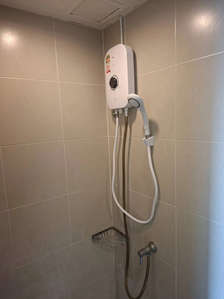 Condo for rent at Lumpini Ville Chaengwattana-Pakkret. The unit has separate partitions, creating well-defined zones. Book now, don't miss out!