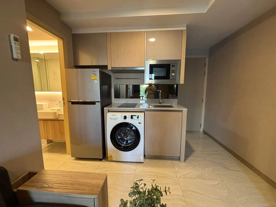 Condo for Rent: Walden Asoke Low-rise condo in the heart of Asoke, excellent location.