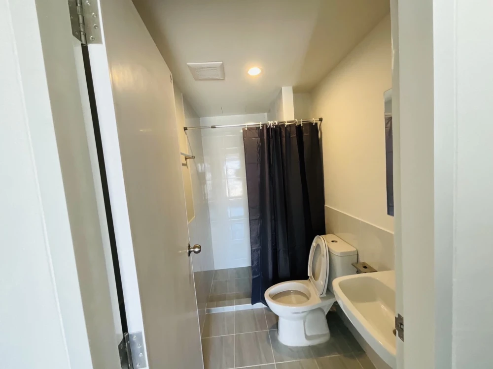 Condo for rent, Sena Kit Chalong Krung - Lat Krabang, ready to move in, fully furnished, appliances included, good price, reserve now!