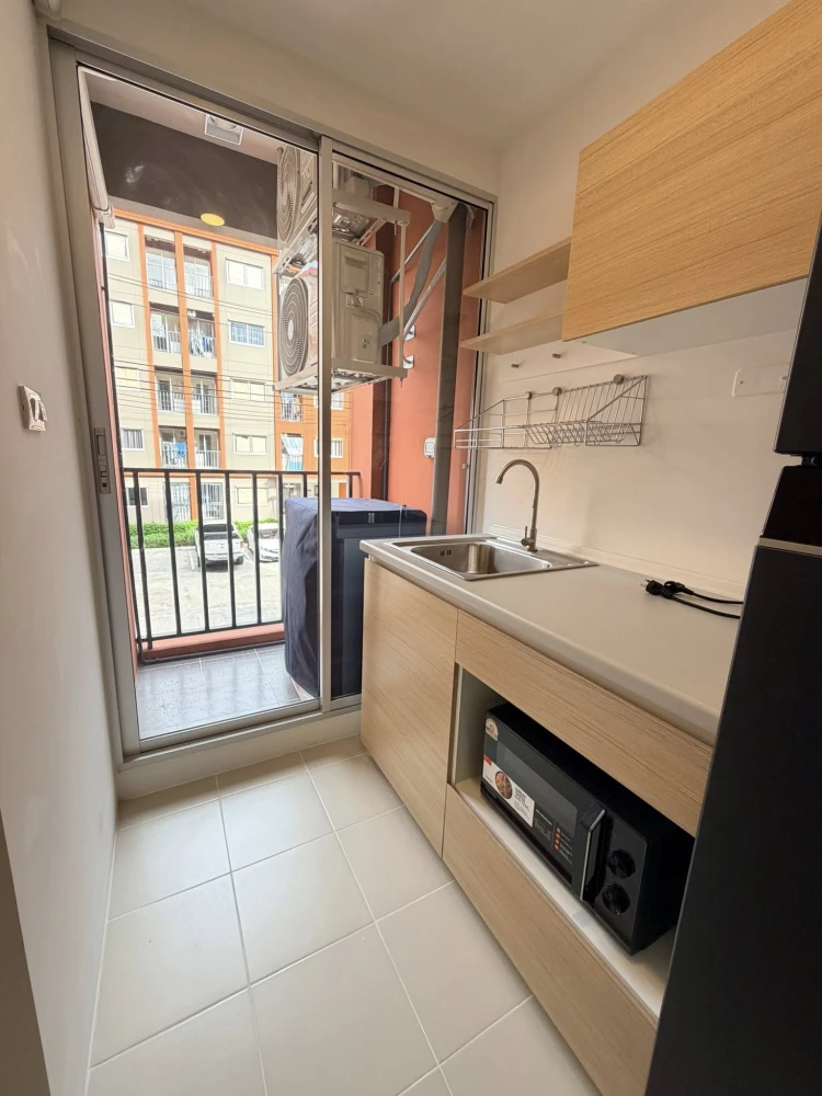 Condo for rent, Sena Kit Bangna Km. 29. The unit is partitioned into separate, well-defined zones. Great value! Don't miss out!