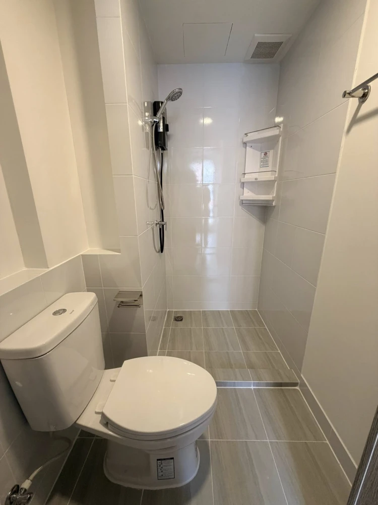 Condo for rent, Sena Kit Bangna Km. 29. The unit is partitioned into separate, well-defined zones. Great value! Don't miss out!