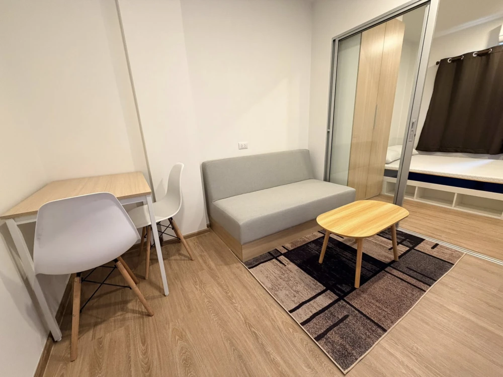 Condo for rent, Sena Kit Bangna Km. 29. The unit is partitioned into separate, well-defined zones. Great value! Don't miss out!