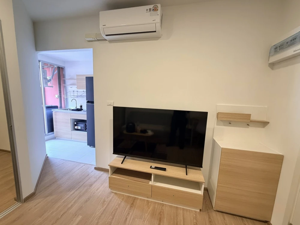 Condo for rent, Sena Kit Bangna Km. 29. The unit is partitioned into separate, well-defined zones. Great value! Don't miss out!