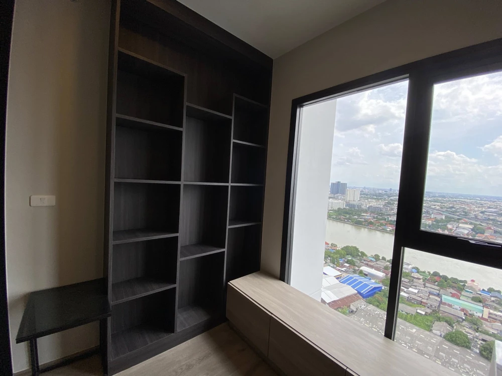 Condo for rent, ready to move in, Chapter One Flow Bangpo, high floor, Chao Phraya River view, built-in with complete furniture and appliances, just b