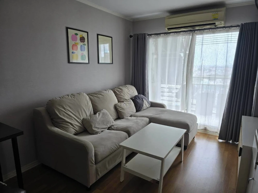 Condo for rent at Lumpini Place Ratchada Tha Phra. Corner unit with two balconies, beautiful and unblocked views. The bedroom view is stunning. Book n