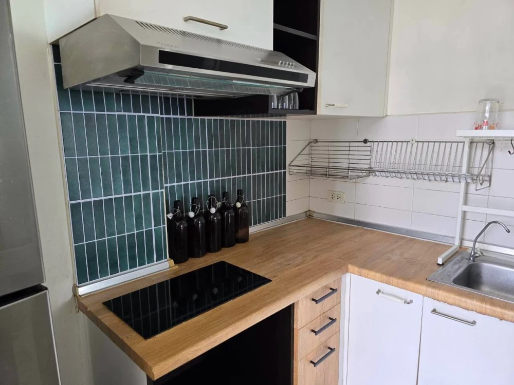 Condo for rent at Lumpini Place Ratchada Tha Phra. Corner unit with two balconies, beautiful and unblocked views. The bedroom view is stunning. Book n