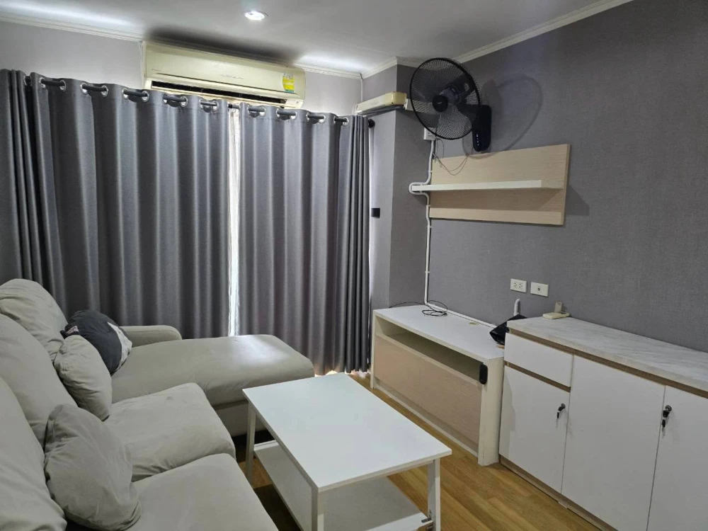 Condo for rent at Lumpini Place Ratchada Tha Phra. Corner unit with two balconies, beautiful and unblocked views. The bedroom view is stunning. Book n