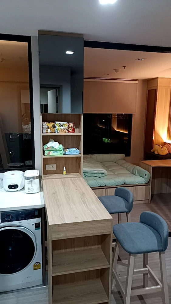 Urgent rental! Life Sathorn-Sierra unit, ready to move in, fully furnished, great price. Book now before you miss this opportunity!