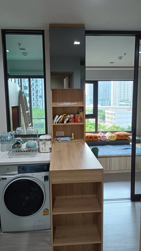 Urgent rental! Life Sathorn-Sierra unit, ready to move in, fully furnished, great price. Book now before you miss this opportunity!