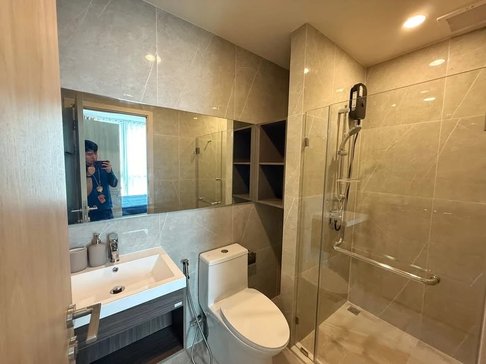 Urgently for rent: Noble Nue District R9, fully furnished, ready to move in, complete with furniture and appliances, just bring your bags and move in.