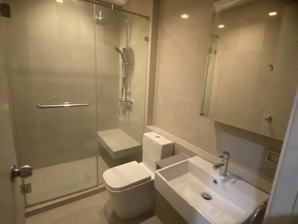 Urgent rental: Quinn Ratchada 17. A spacious, comfortable unit with ample living area—convenience and everything you need in one place. You definitely