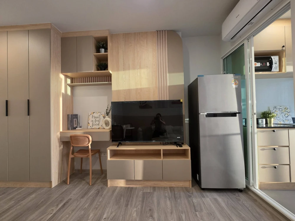 Urgent rental! Regent Home Bangna, a lovely, fully furnished apartment on the 28th floor with river view. Separate rooms for privacy. Move in soon!