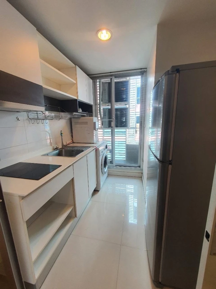 Urgently for rent: The Kris Ratchada 17, ready to move in, spacious living space, great value, you'll regret it if you miss it.