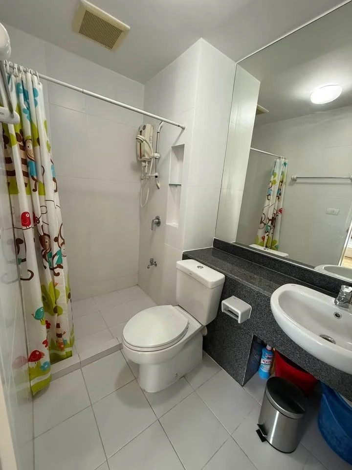 Urgent rental: The Parkland Taksin-Thapra. Spacious unit with ample living space at a great price. Book now—don't miss out!