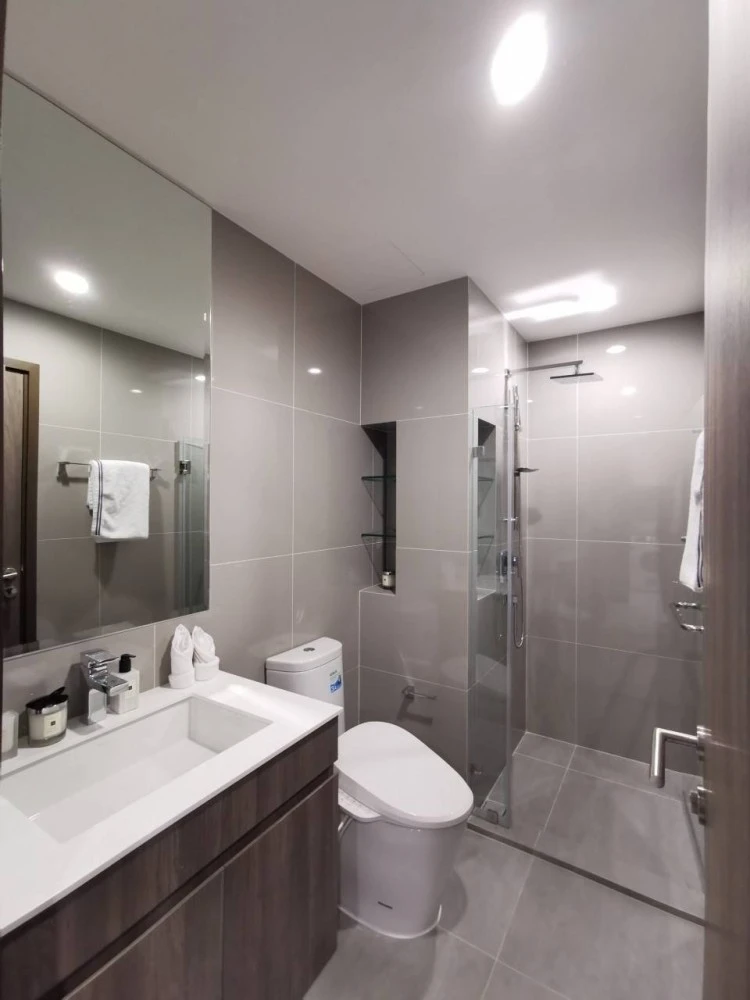 Condo for rent immediately! Ideo Mobi Asoke, 27th floor, high floor with stunning views. Fully furnished with appliances. Just bring your suitcase and