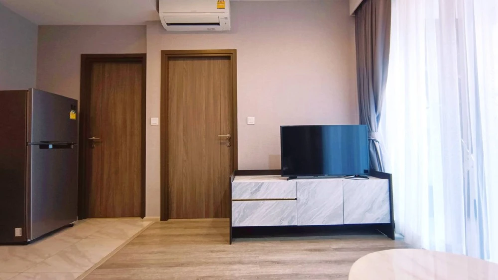 Condo for rent immediately! Ideo Mobi Asoke, 27th floor, high floor with stunning views. Fully furnished with appliances. Just bring your suitcase and