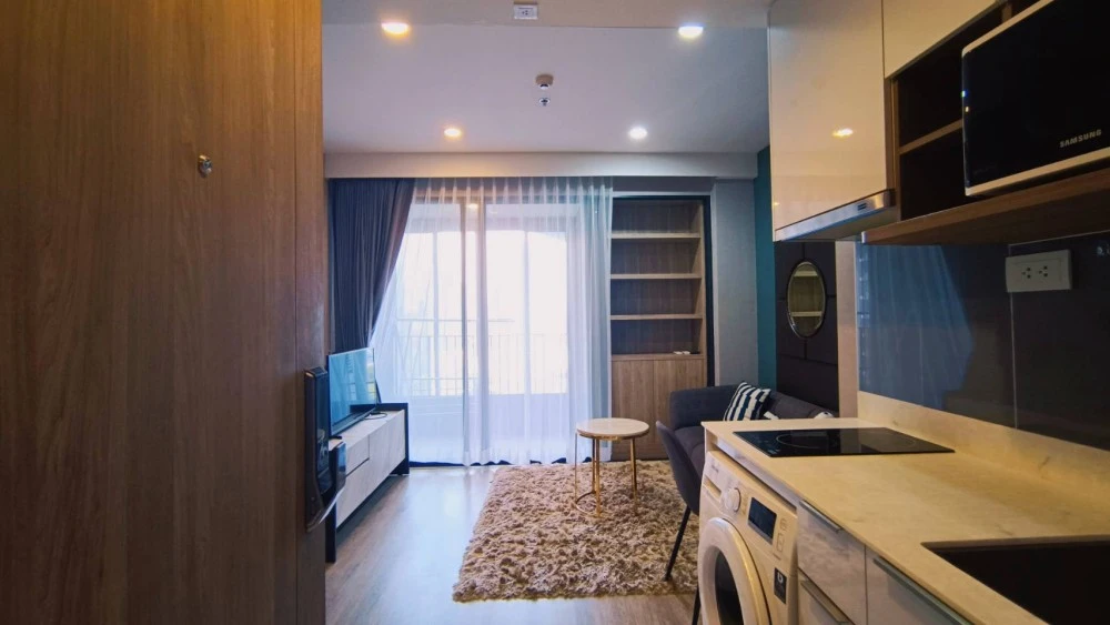 Condo for rent immediately! Ideo Mobi Asoke, 27th floor, high floor with stunning views. Fully furnished with appliances. Just bring your suitcase and