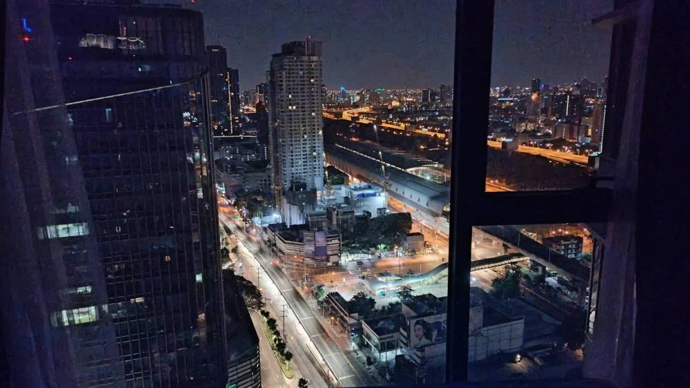 Condo for rent immediately! Ideo Mobi Asoke, 27th floor, high floor with stunning views. Fully furnished with appliances. Just bring your suitcase and
