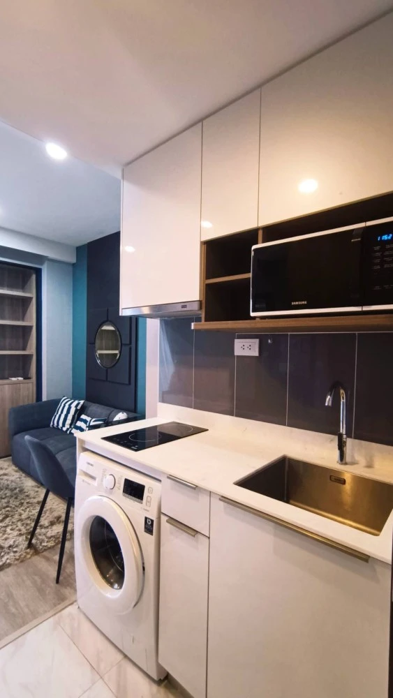 Condo for rent immediately! Ideo Mobi Asoke, 27th floor, high floor with stunning views. Fully furnished with appliances. Just bring your suitcase and