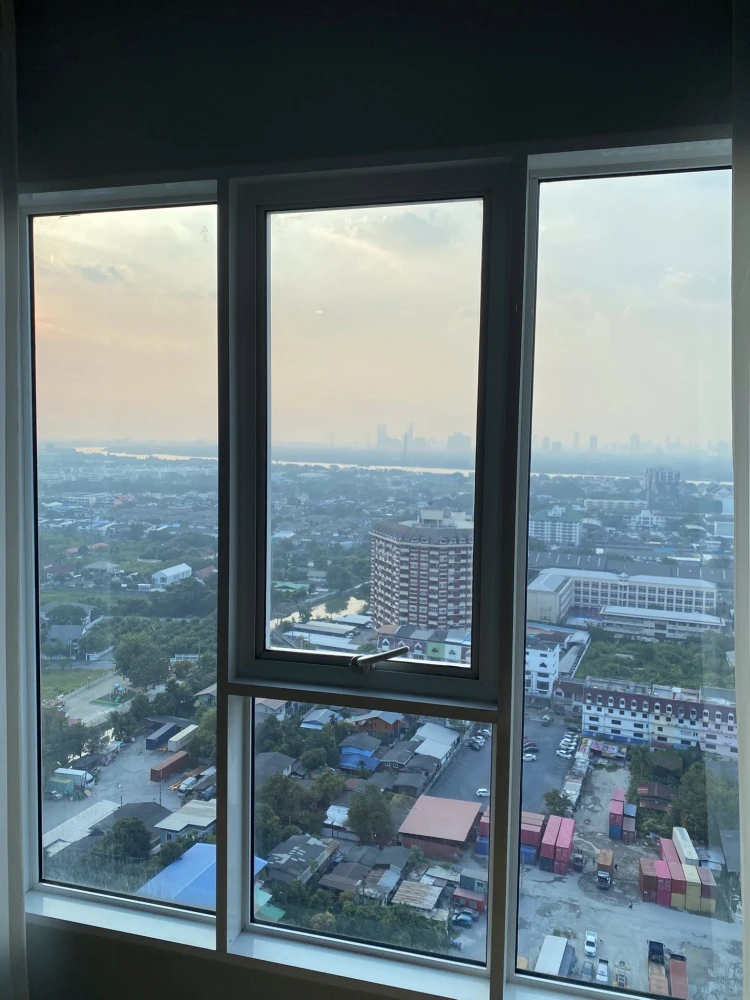 Urgent rental! Regent Home Bangna, ready-to-move-in unit on the 28th floor with great views. Convenient and complete amenities all in one place. Book