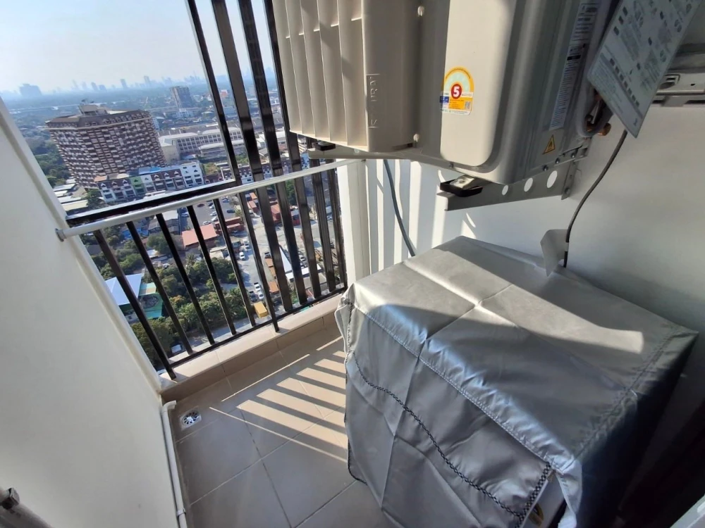 Urgent rental! Regent Home Bangna, ready-to-move-in unit on the 28th floor with great views. Convenient and complete amenities all in one place. Book