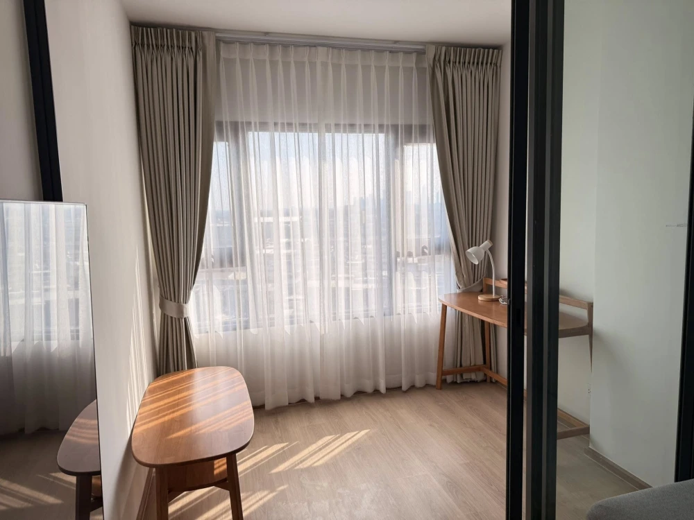 Urgent for rent, Life Rama 4 - Asoke, ready to move in, 11th floor, garden view, great price, you must hurry to reserve.
